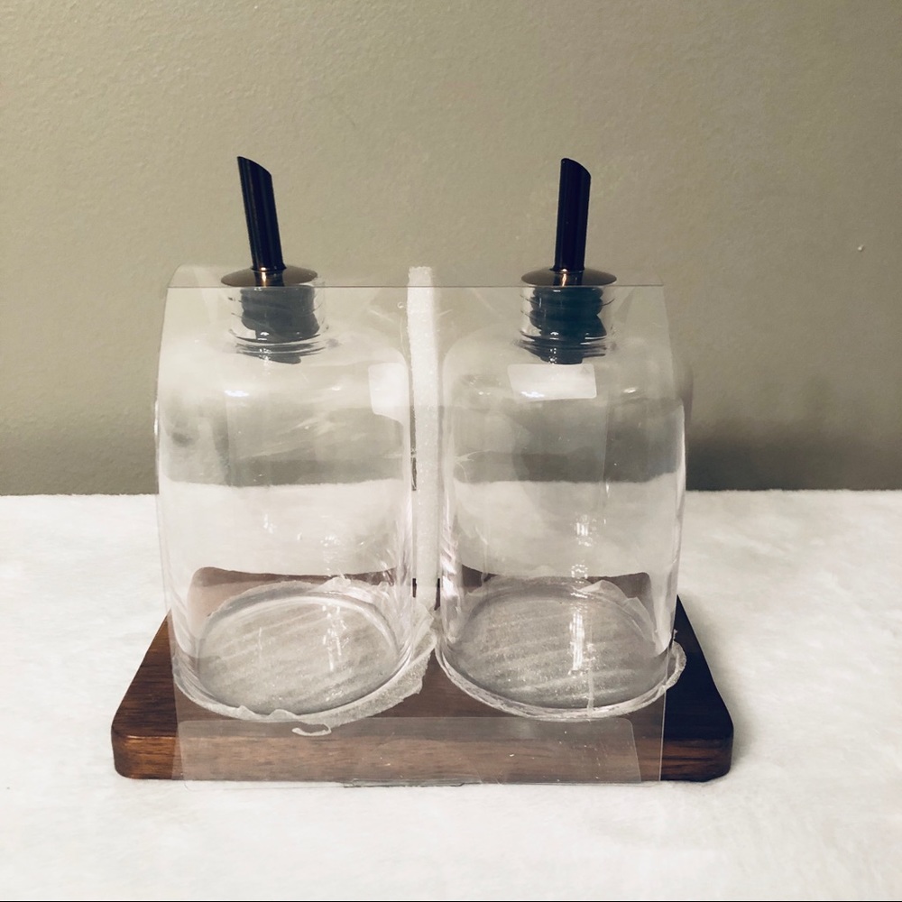 NEW! HTF Hearth & Hand oil and vinegar set - Picture 3 of 8